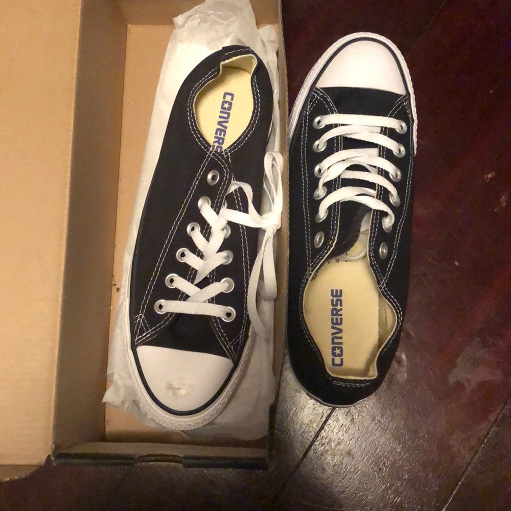Never worn Converse